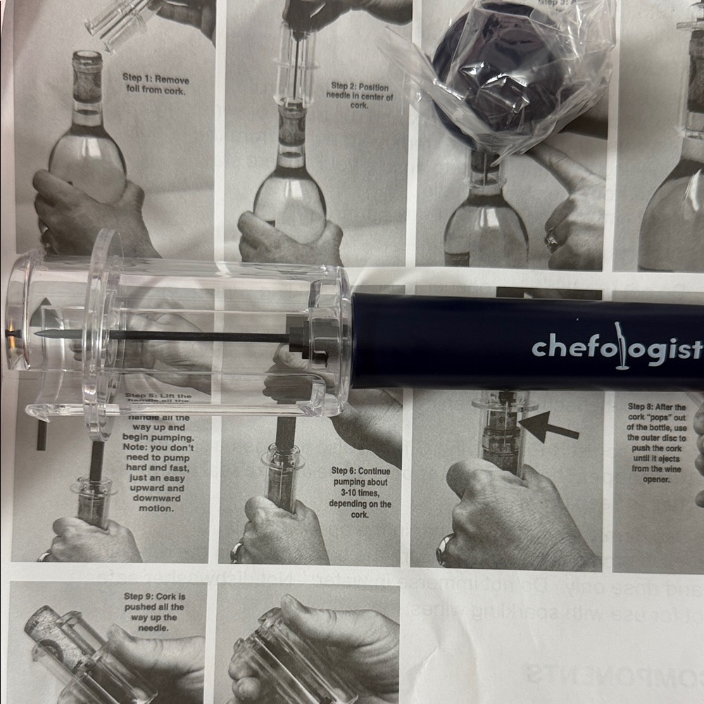 Chefologist Wine Pump with Clear Reservoir - Navy